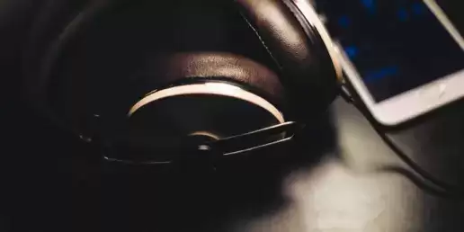 എസി ലിസണിംഗ്